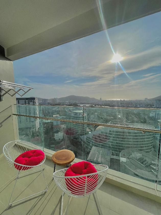 Căn hộ 1 Phòng ngủ có Ban công và Tầm nhìn ra Thành phố