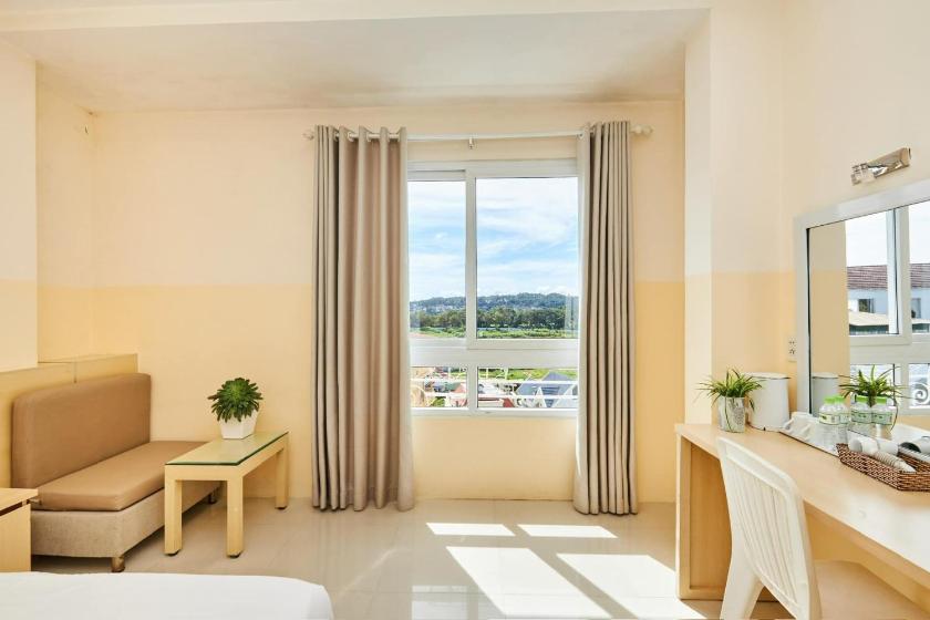 Phòng Giường đôi Deluxe (2 Người lớn + 1 Trẻ em) Phòng Giường đôi Deluxe (2 Người lớn + 1 Trẻ em)