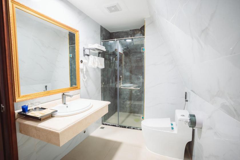 Phòng 3 Người Nhìn Ra Thành Phố