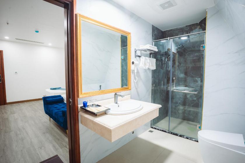 Phòng 3 Người Nhìn Ra Thành Phố