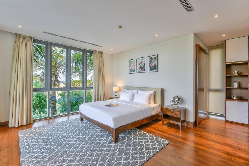 Biệt Thự - Trước Biển