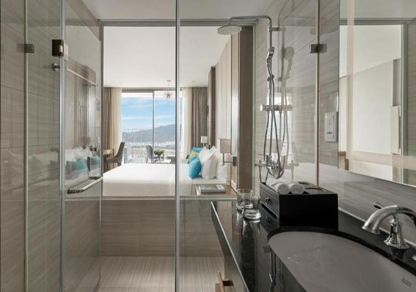 Phòng Deluxe Giường Đôi Nhìn Ra Biển Từ Phía Bên Cạnh