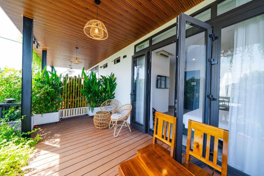 Phòng Deluxe Giường Đôi Có Ban Công