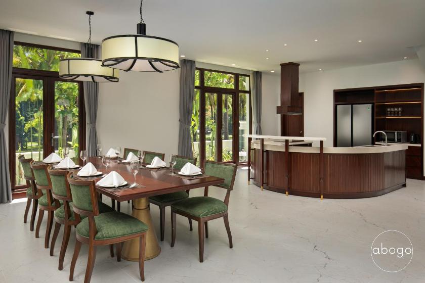 Biệt Thự Nhìn Ra Vườn