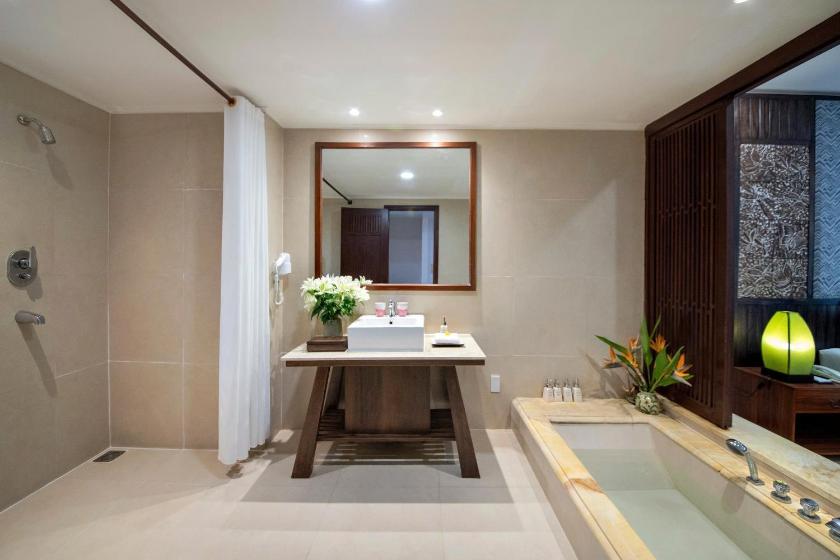 Phòng Deluxe Giường Đôi Nhìn Ra Vườn Phòng Deluxe Giường Đôi Nhìn Ra Vườn