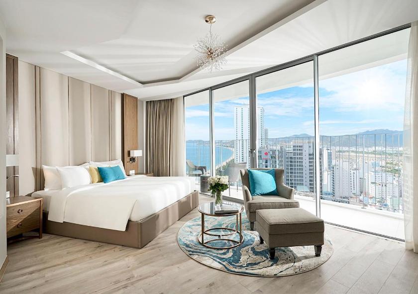 Phòng Deluxe Giường Đôi Nhìn Ra Biển Từ Phía Bên Cạnh