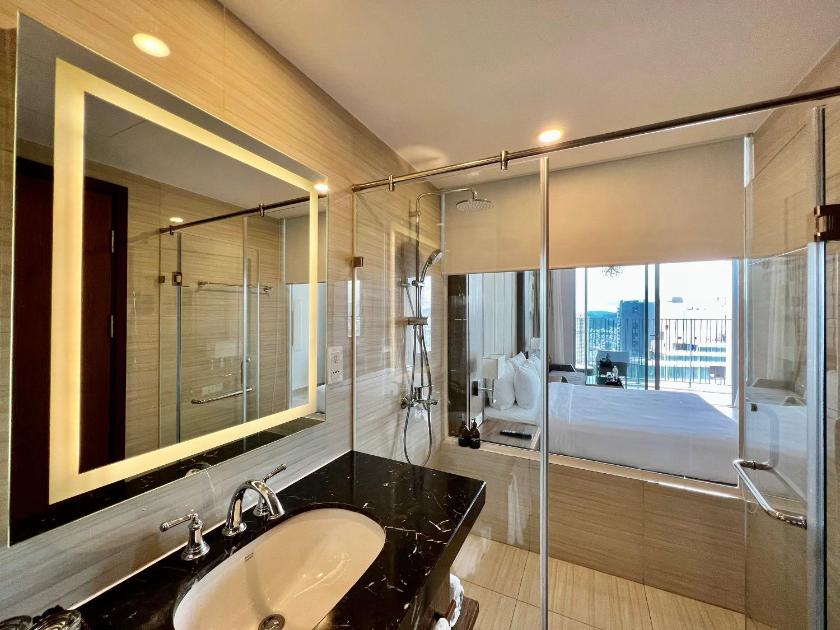 Phòng Deluxe Giường Đôi Nhìn Ra Biển Từ Phía Bên Cạnh