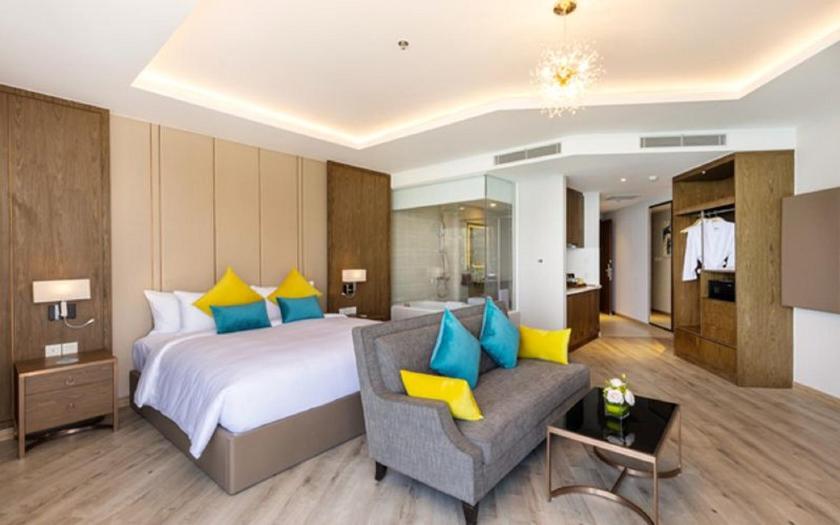 Phòng Có Giường Cỡ Queen Và Bồn Tắm Spa