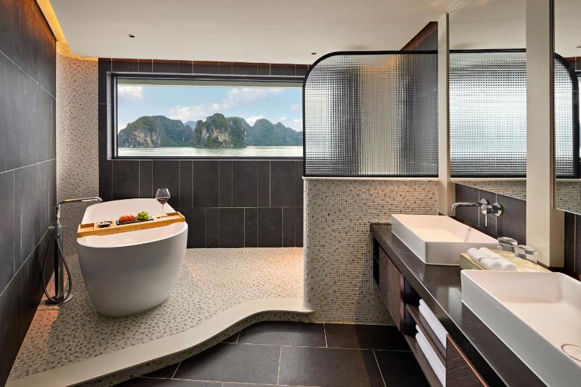 Suite có giường cỡ King với ban công