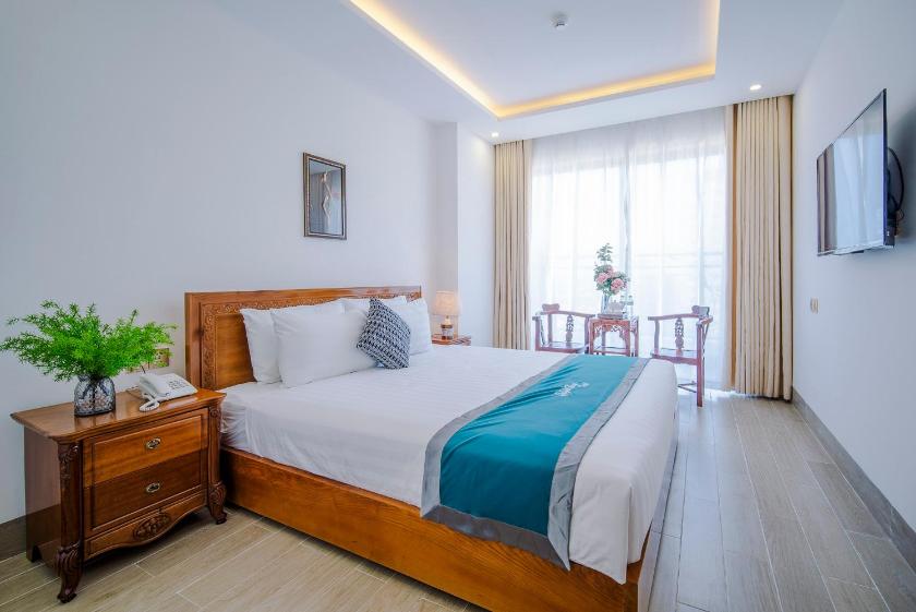 Phòng Deluxe Giường Đôi Có Ban Công