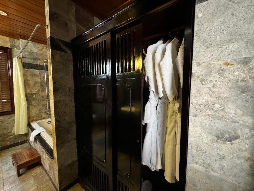 Suite Nhìn ra Hồ bơi