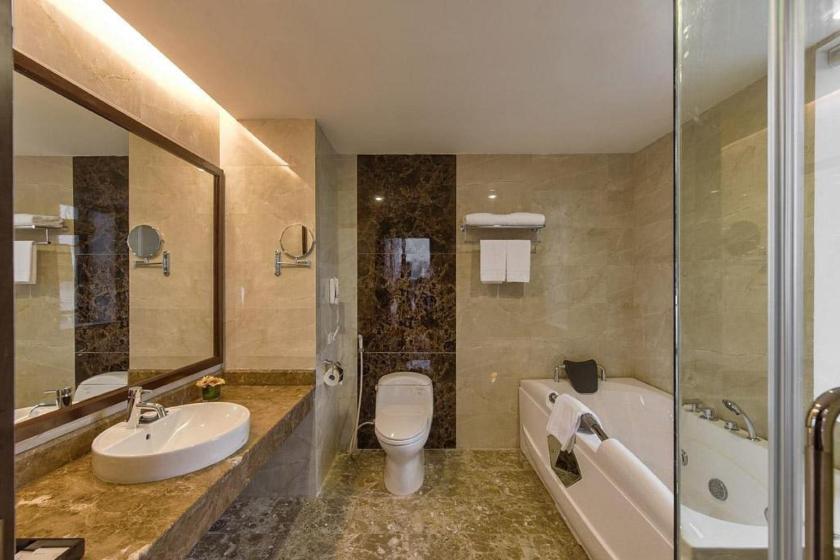 Phòng Có Giường Cỡ King Với Ban Công Phòng Có Giường Cỡ King Với Ban Công