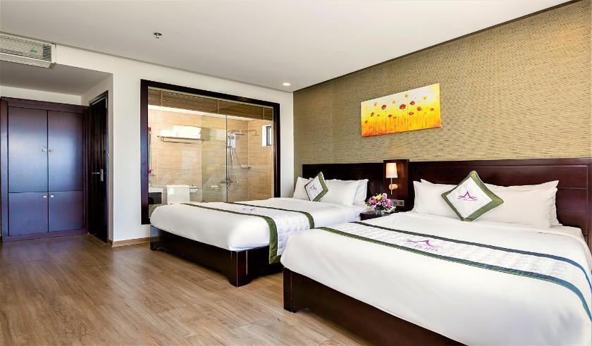 Phòng Gia Đình Có Ban Công Nhìn Ra Biển Phòng Gia Đình Có Ban Công Nhìn Ra Biển