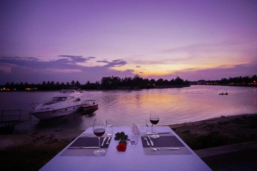 Phòng Deluxe Giường Đôi Nhìn Ra Sông Phòng Deluxe Giường Đôi Nhìn Ra Sông