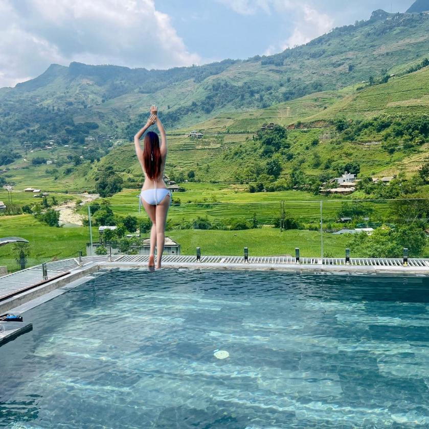 Phòng Deluxe Giường Đôi Có Ban Công