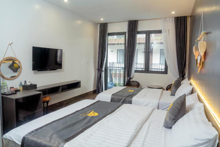 Phòng Deluxe Giường Đôi/2 Giường Đơn Nhìn Ra Hồ Bơi