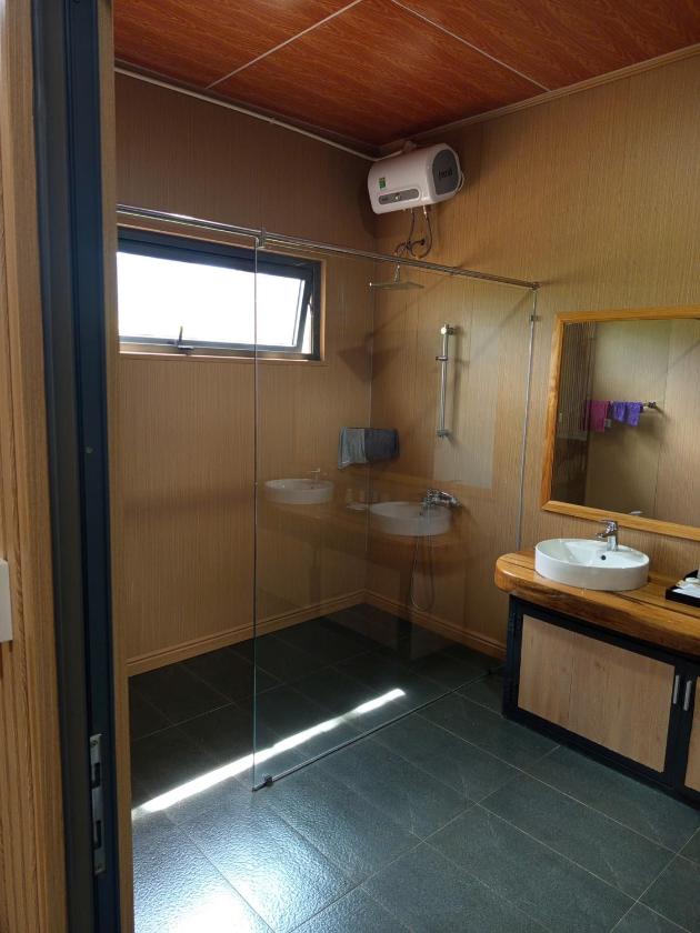 Phòng 4 Người Có Phòng Tắm Riêng