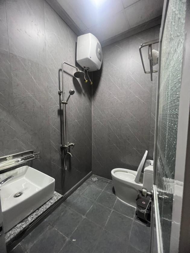 Phòng gia đình với phòng tắm riêng. Phòng gia đình với phòng tắm riêng.