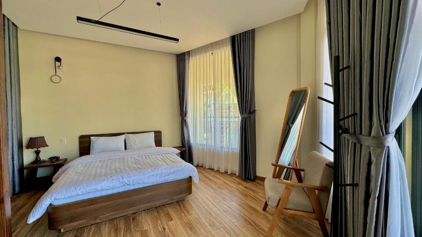 Phòng Deluxe Giường Đôi Có Ban Công