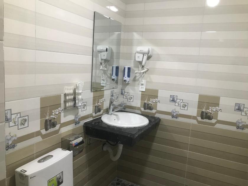 Giường Đơn Trong Phòng Nghỉ Tập Thể Cho Cả Nam Và Nữ Giường Đơn Trong Phòng Nghỉ Tập Thể Cho Cả Nam Và Nữ