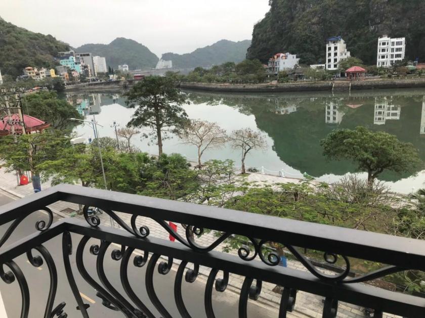 Phòng cho 3 người có Ban Công Phòng cho 3 người có Ban Công