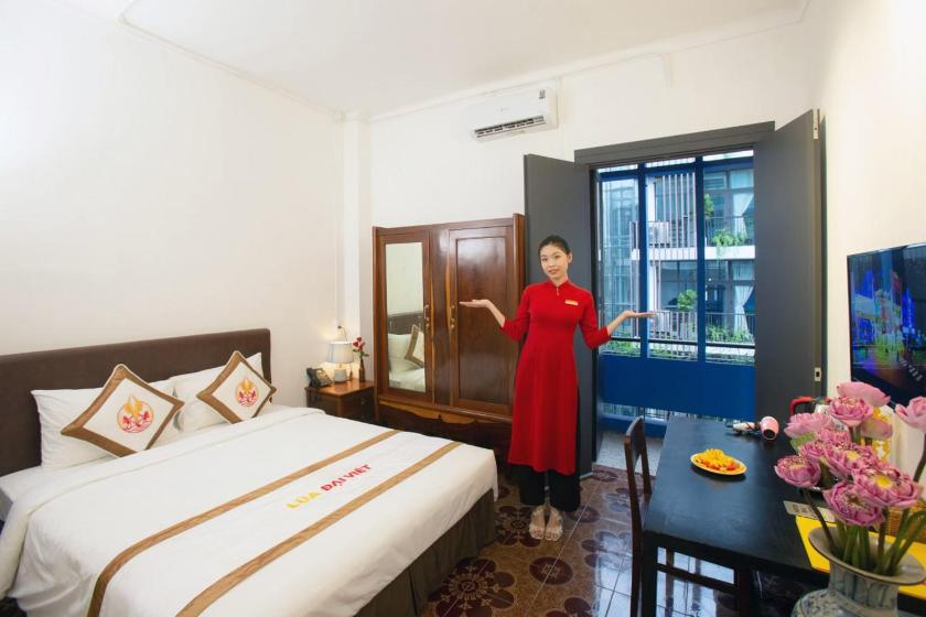 Phòng Deluxe Giường Đôi Có Ban Công