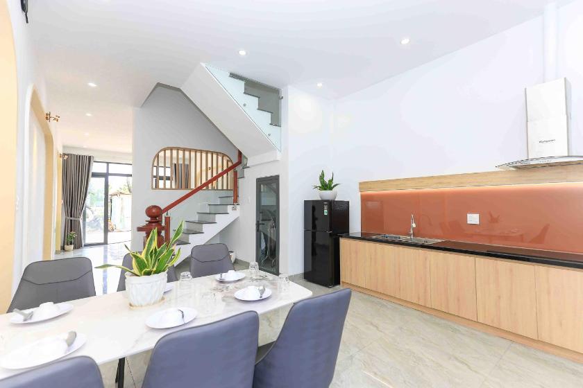 Biệt Thự Nhìn Ra Vườn