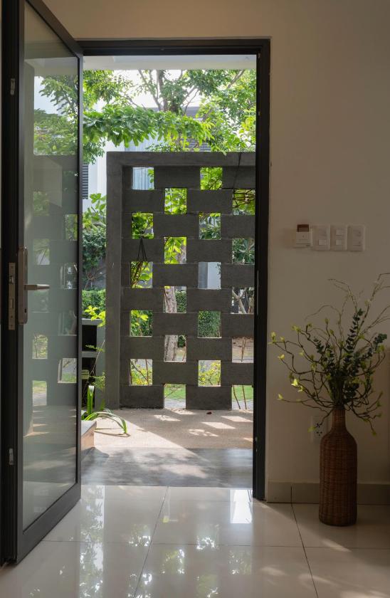 Biệt Thự Nhìn Ra Vườn