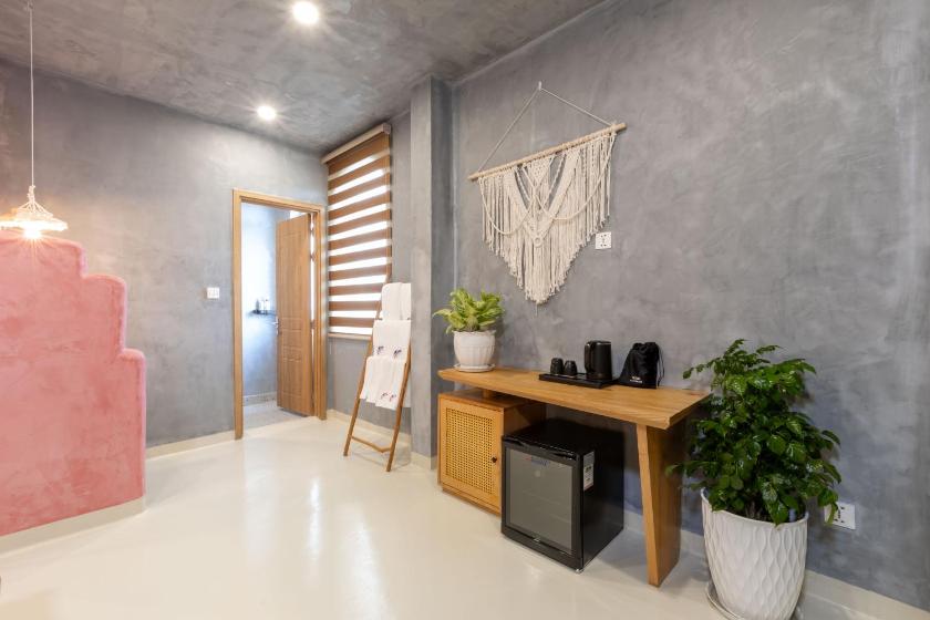 Phòng 4 người nhìn ra vườn