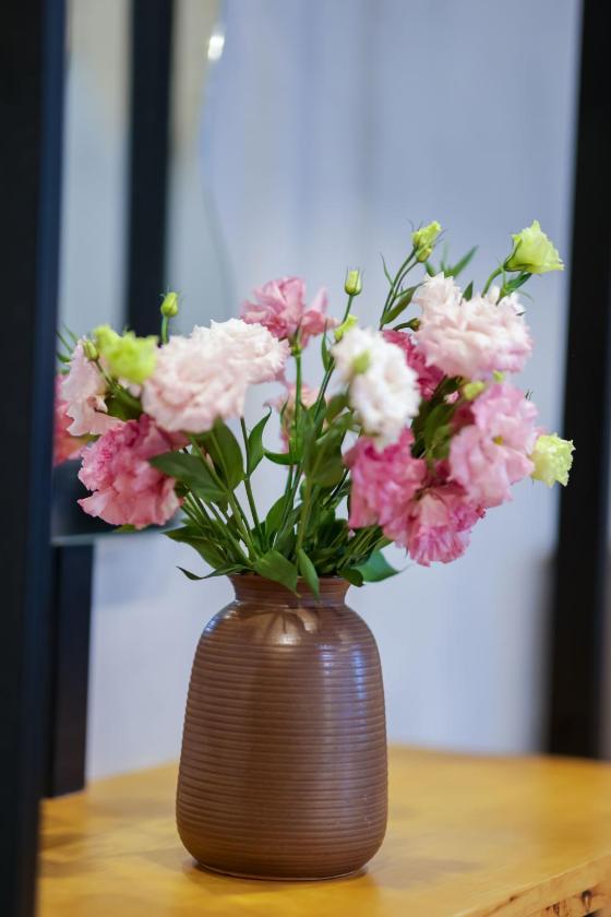 Phòng 4 người nhìn ra vườn