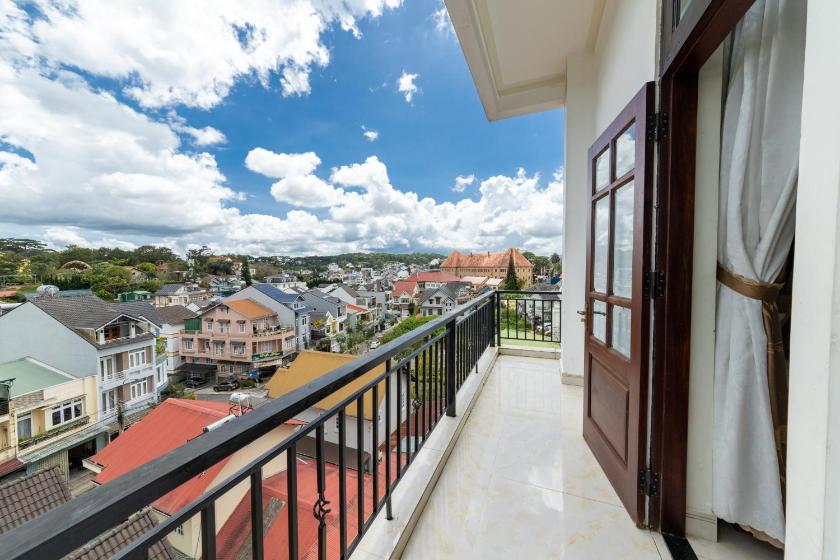 Phòng Deluxe Giường Đôi Có Ban Công Phòng Deluxe Giường Đôi Có Ban Công