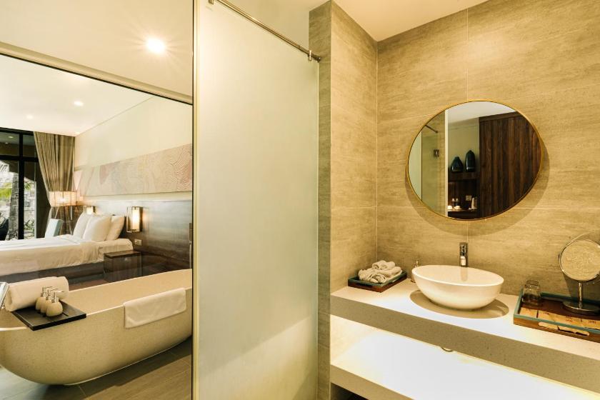 Phòng Deluxe có giường cỡ King và nhìn ra Sông Phòng Deluxe có giường cỡ King và nhìn ra Sông