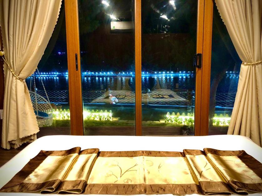 Bungalow Deluxe Bungalow Deluxe