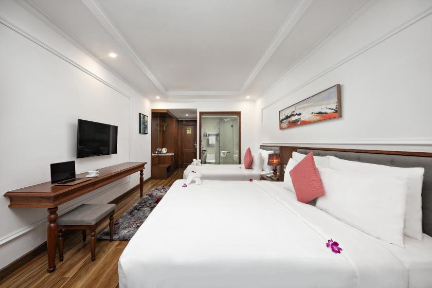 Phòng 3 Người Nhìn Ra Thành Phố