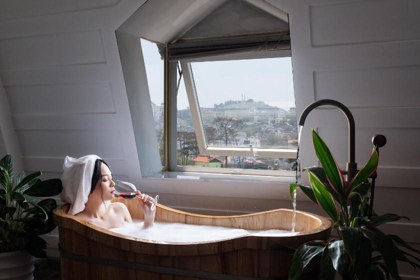 Phòng Deluxe Giường Đôi Có Bồn Tắm