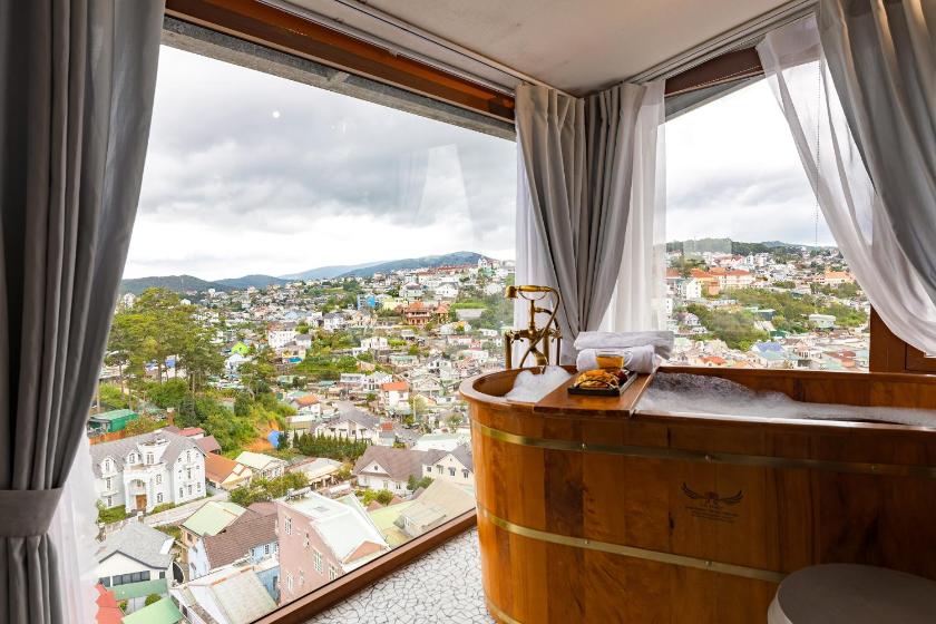 Phòng Deluxe Giường Đôi Có Bồn Tắm Phòng Deluxe Giường Đôi Có Bồn Tắm