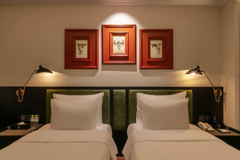 Deluxe Twin, Bathtub - No Window