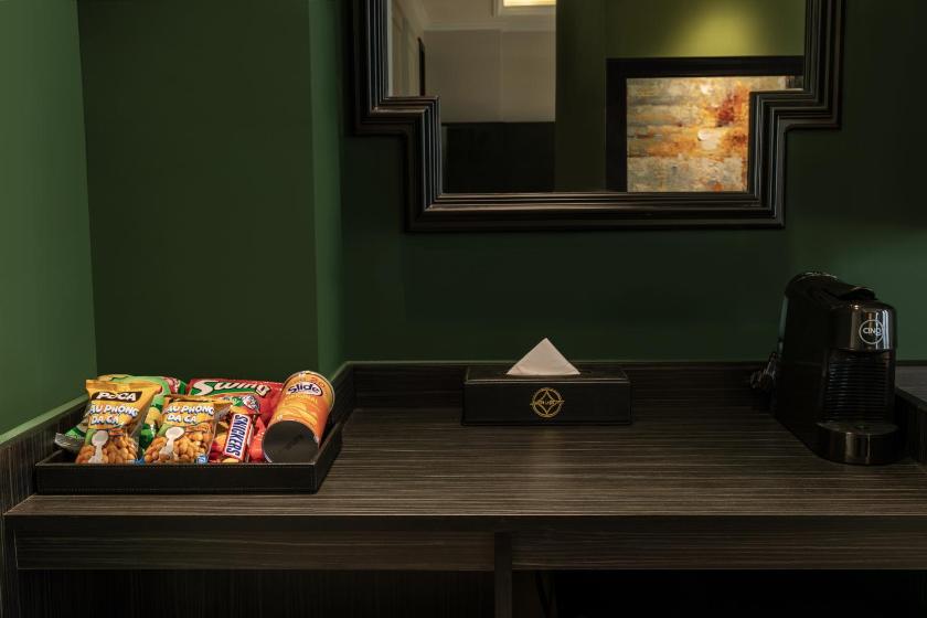 Suite Premier Giường Đôi/2 Giường Đơn - Sân Hiên - Nhìn Ra Thành Phố