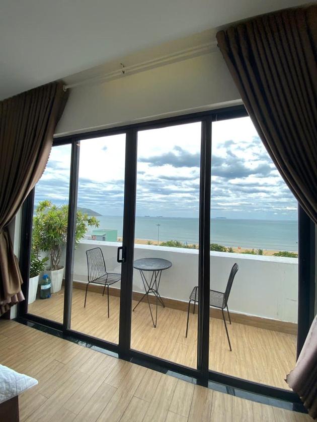 Phòng Deluxe Giường Đôi Với Ban Công và Tầm Nhìn Ra Biển Phòng Deluxe Giường Đôi Với Ban Công và Tầm Nhìn Ra Biển