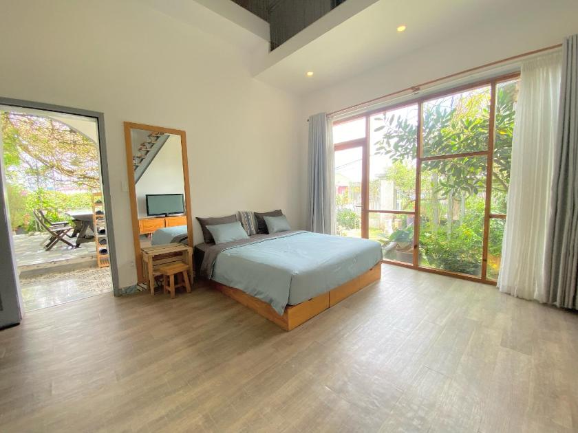 Biệt Thự Nhìn Ra Vườn