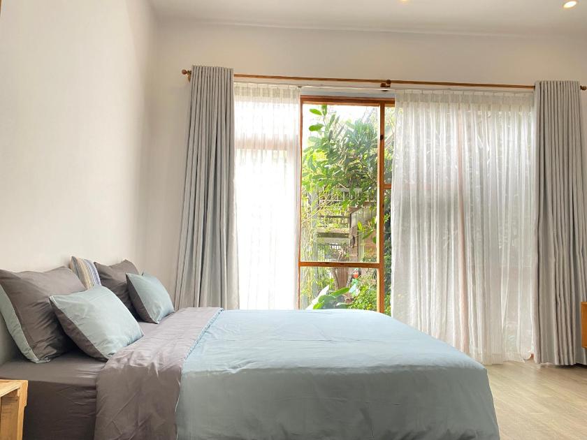 Biệt Thự Nhìn Ra Vườn