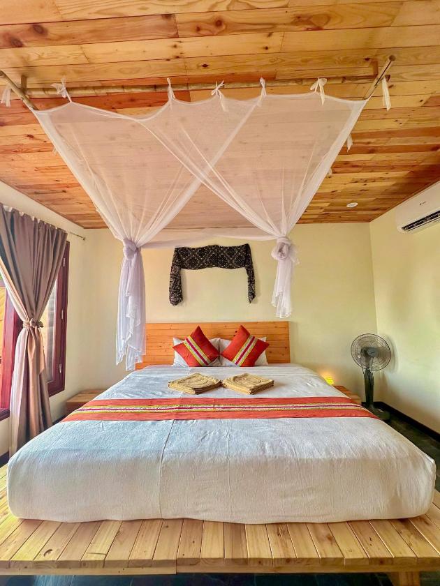 King Room with Balcony and Rice Field View