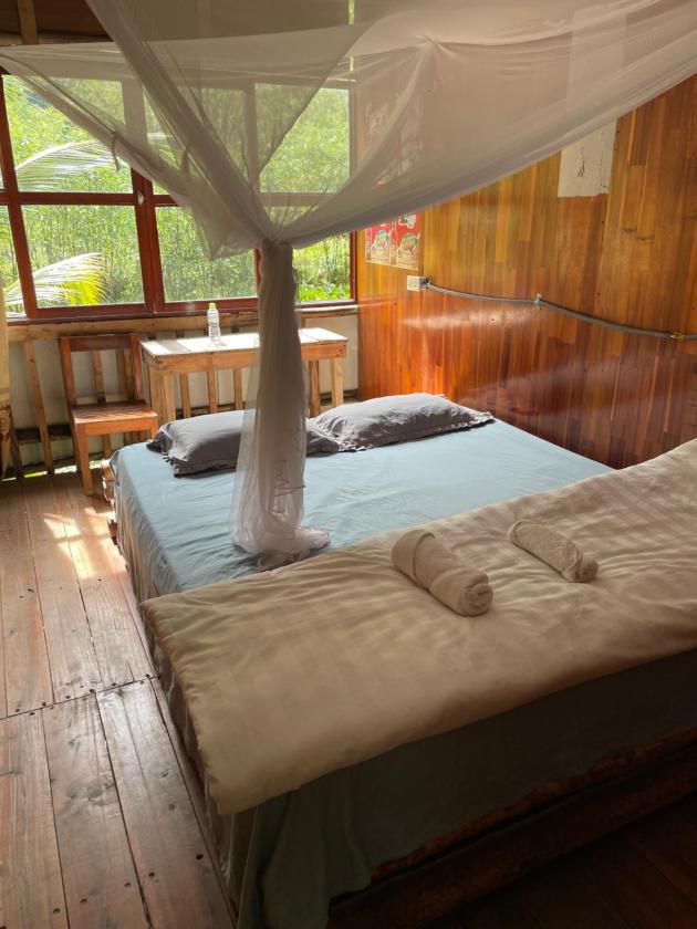 Phòng Giường Đôi Bên Hồ Sen