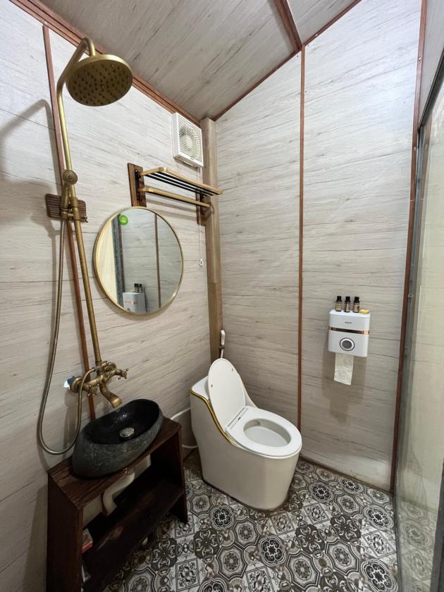 Phòng 4 người nhìn ra vườn