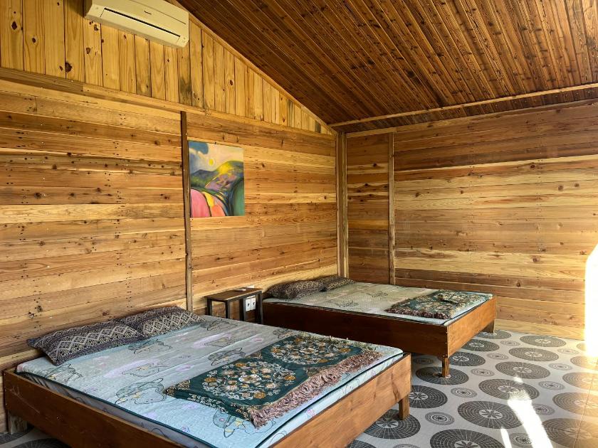 Phòng 4 người nhìn ra vườn