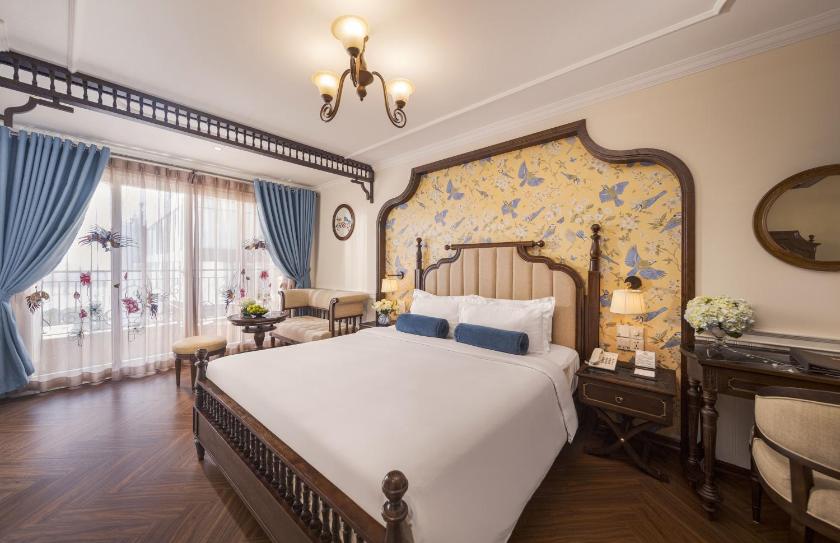 Suite Tirant Có Sân Hiên