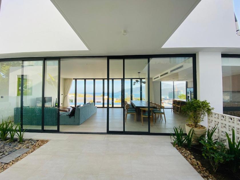 Biệt Thự - Trước Biển