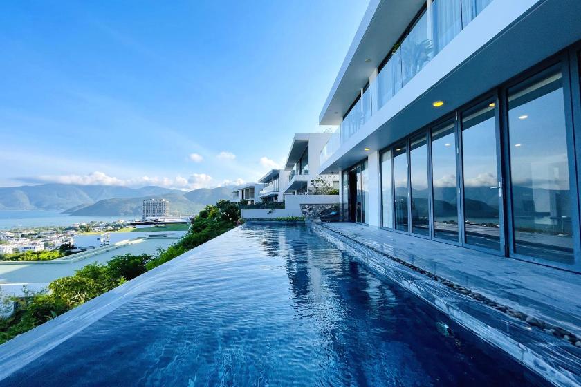 Biệt Thự Nhìn Ra Biển