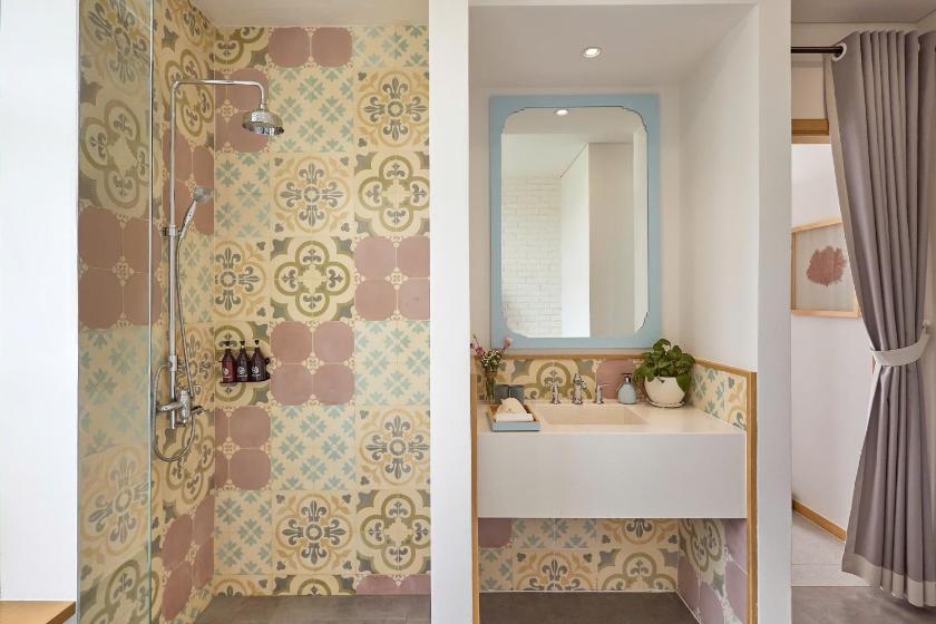 Phòng Deluxe Giường Đôi Với Ban Công và Tầm Nhìn Ra Biển Phòng Deluxe Giường Đôi Với Ban Công và Tầm Nhìn Ra Biển