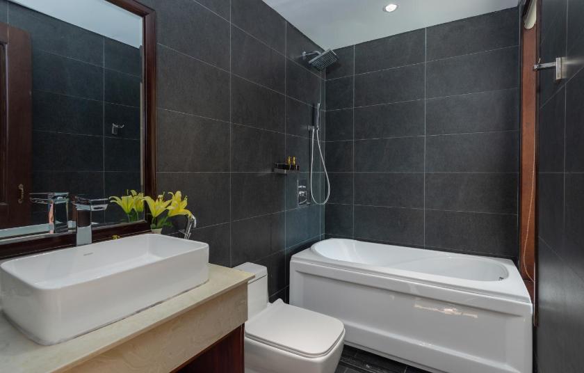 Suite có giường cỡ King với ban công Suite có giường cỡ King với ban công